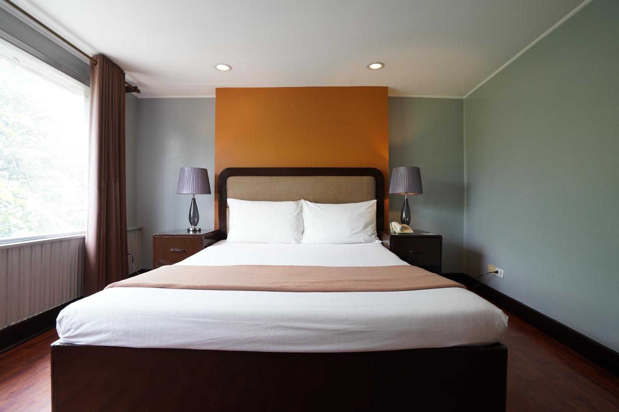 Arzo Hotel Manila Exterior photo