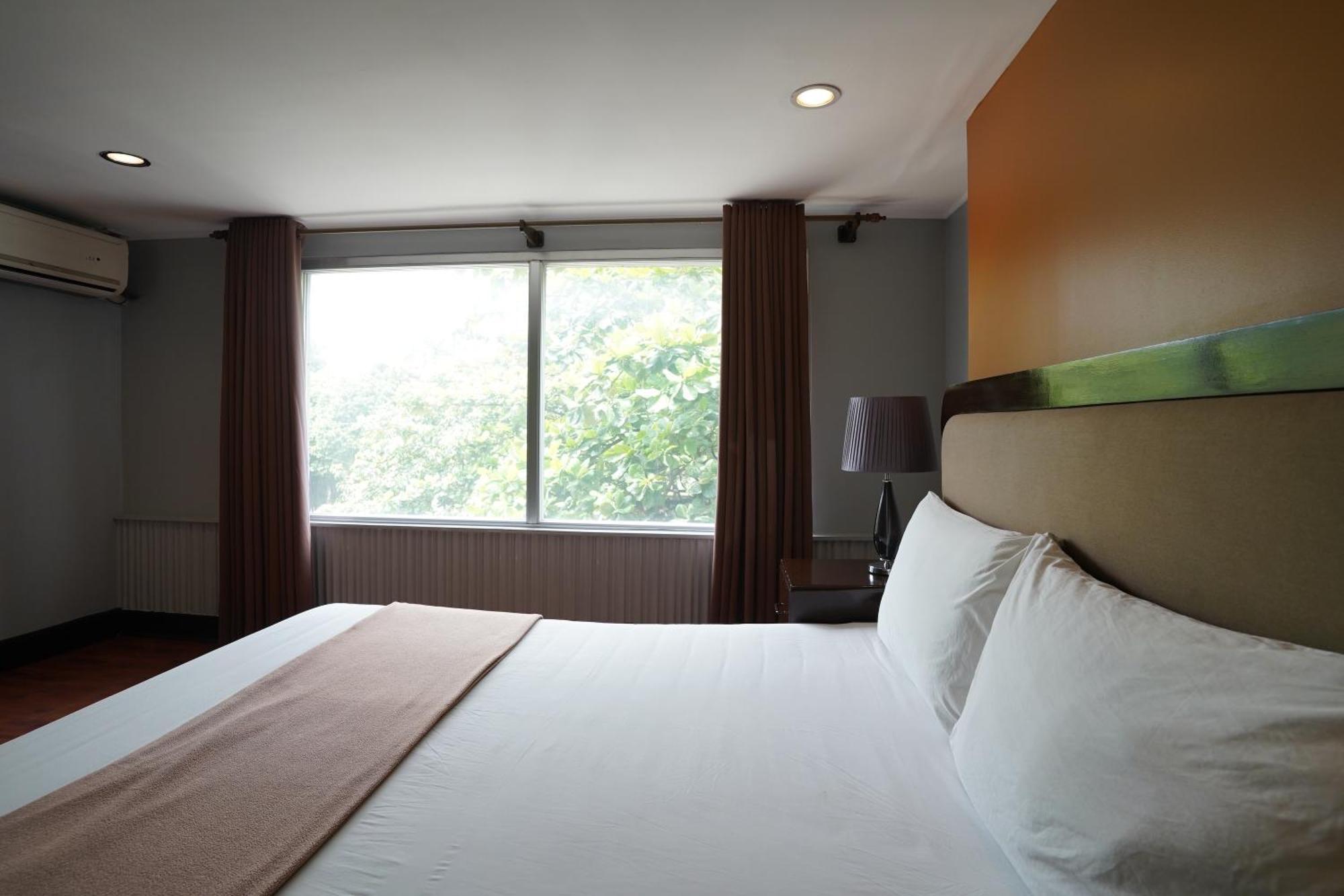 Arzo Hotel Manila Exterior photo