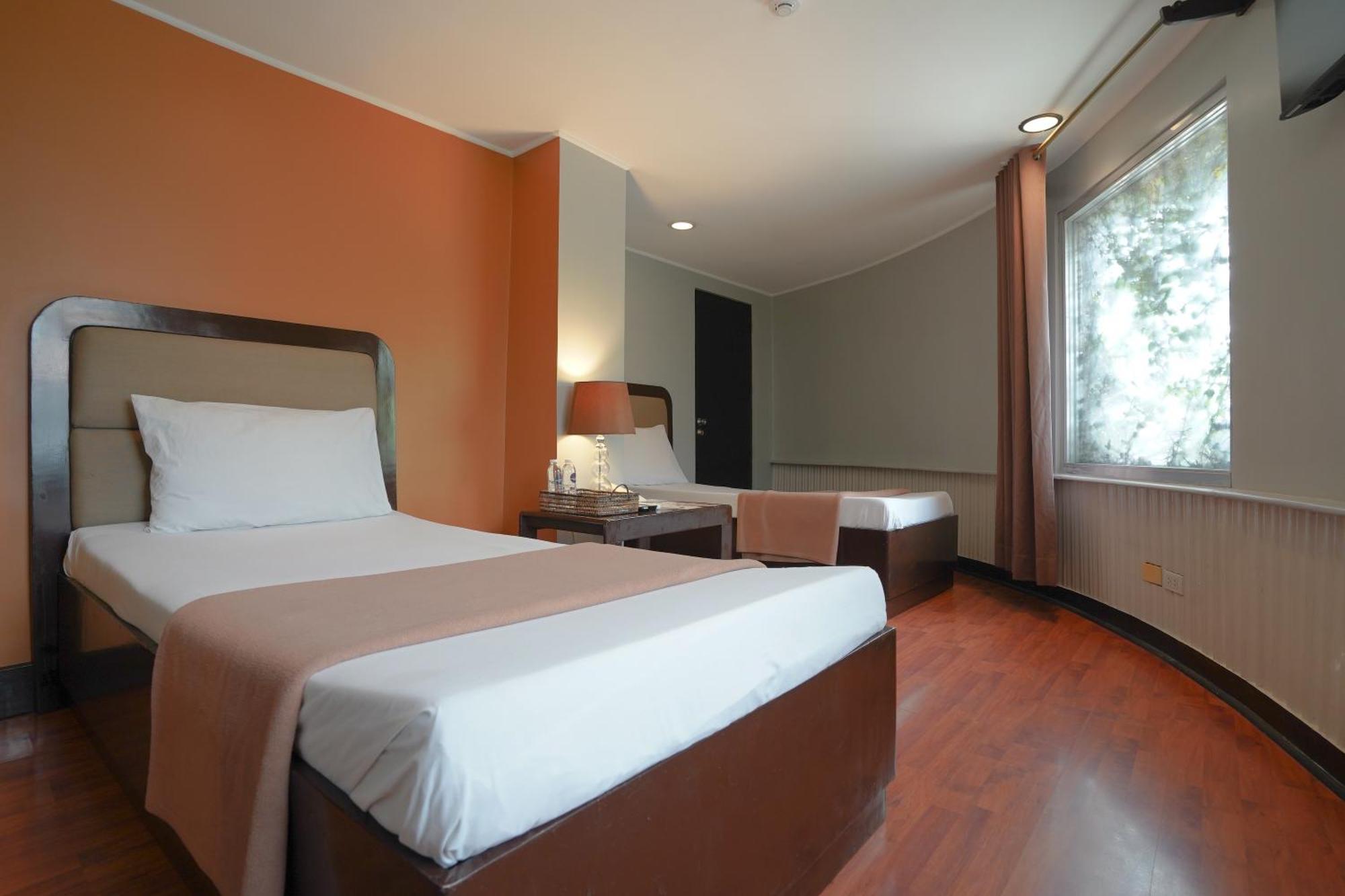 Arzo Hotel Manila Exterior photo