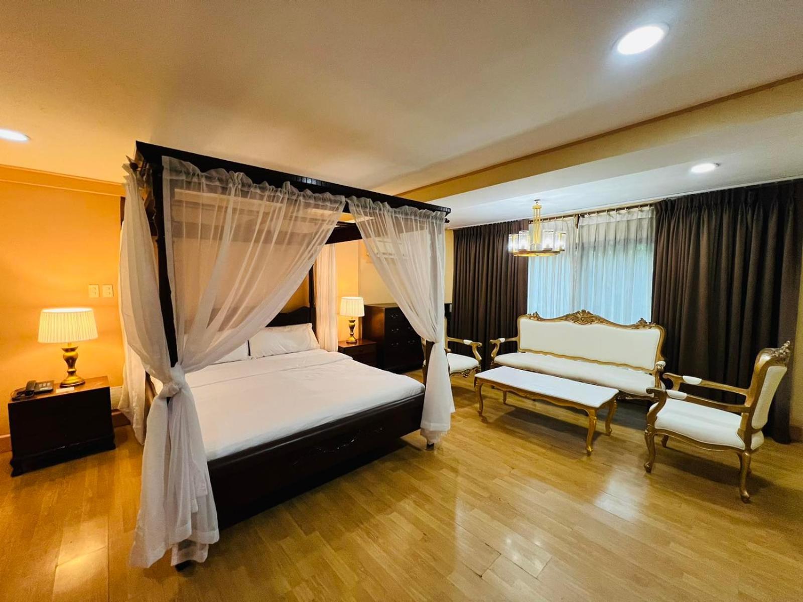 Arzo Hotel Manila Exterior photo